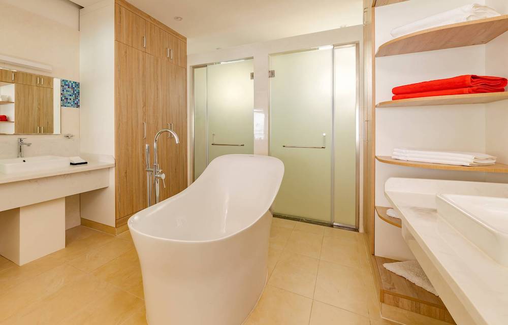 Three-Bedroom Lagoon Villa with Pool + Slide photo 3